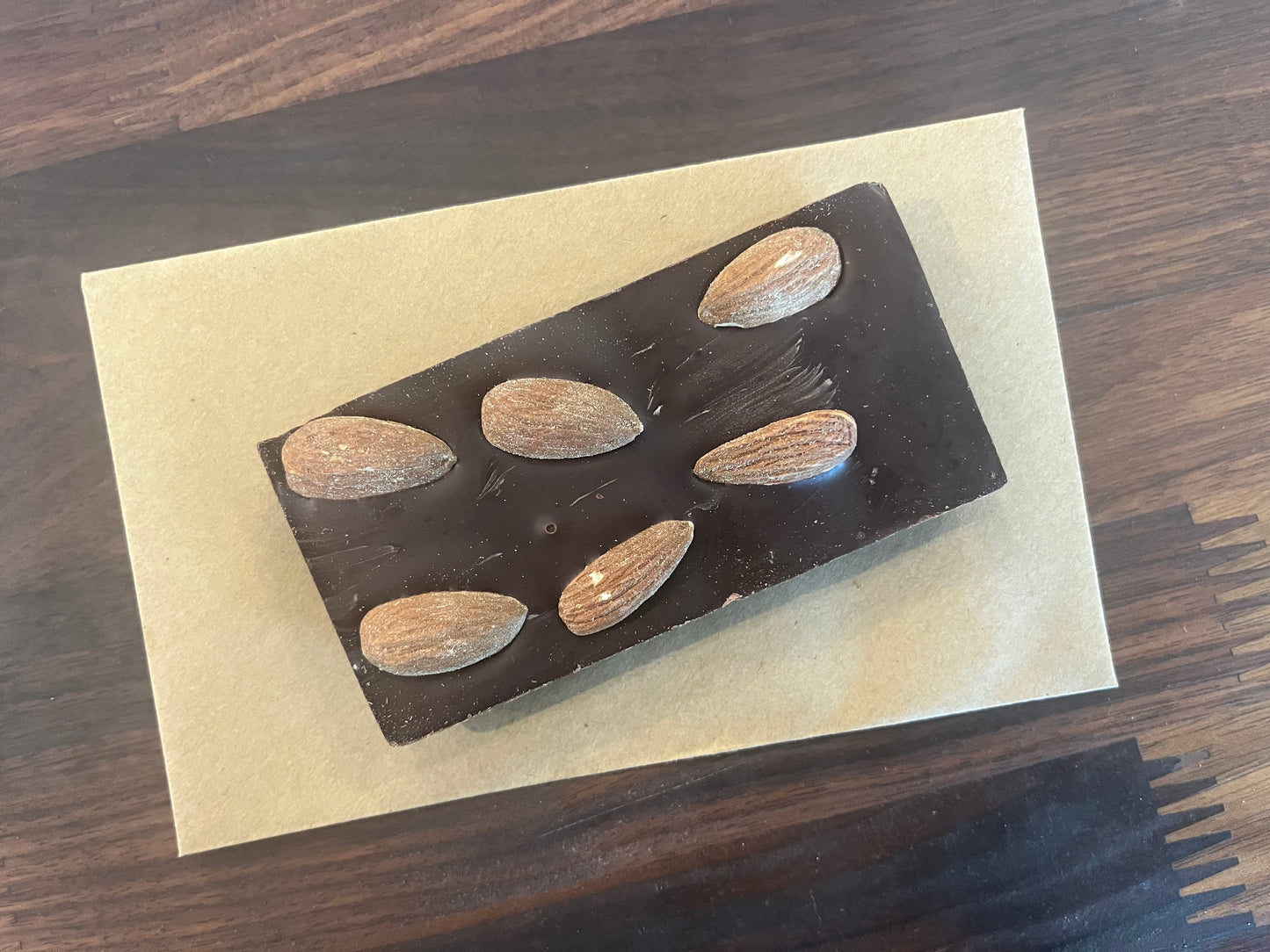 Diety Chocolate 72% dark chocolate sweetened with honey and decorated with almonds