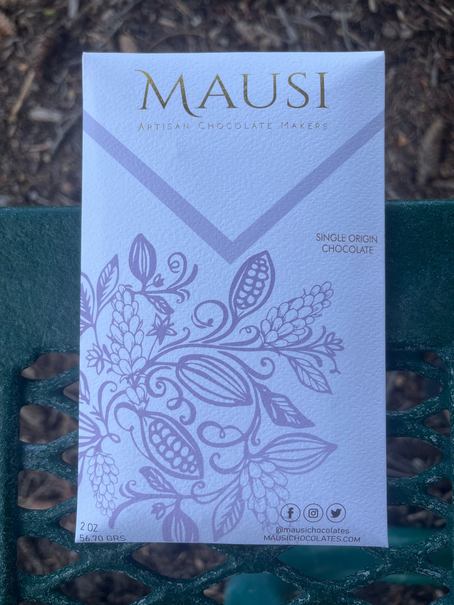 Mausi 62% Lavender Rose Dark Milk bar with cacao nibs